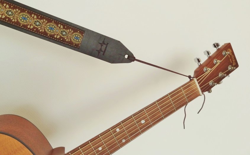 Guitar strap lace for acoustic guitars